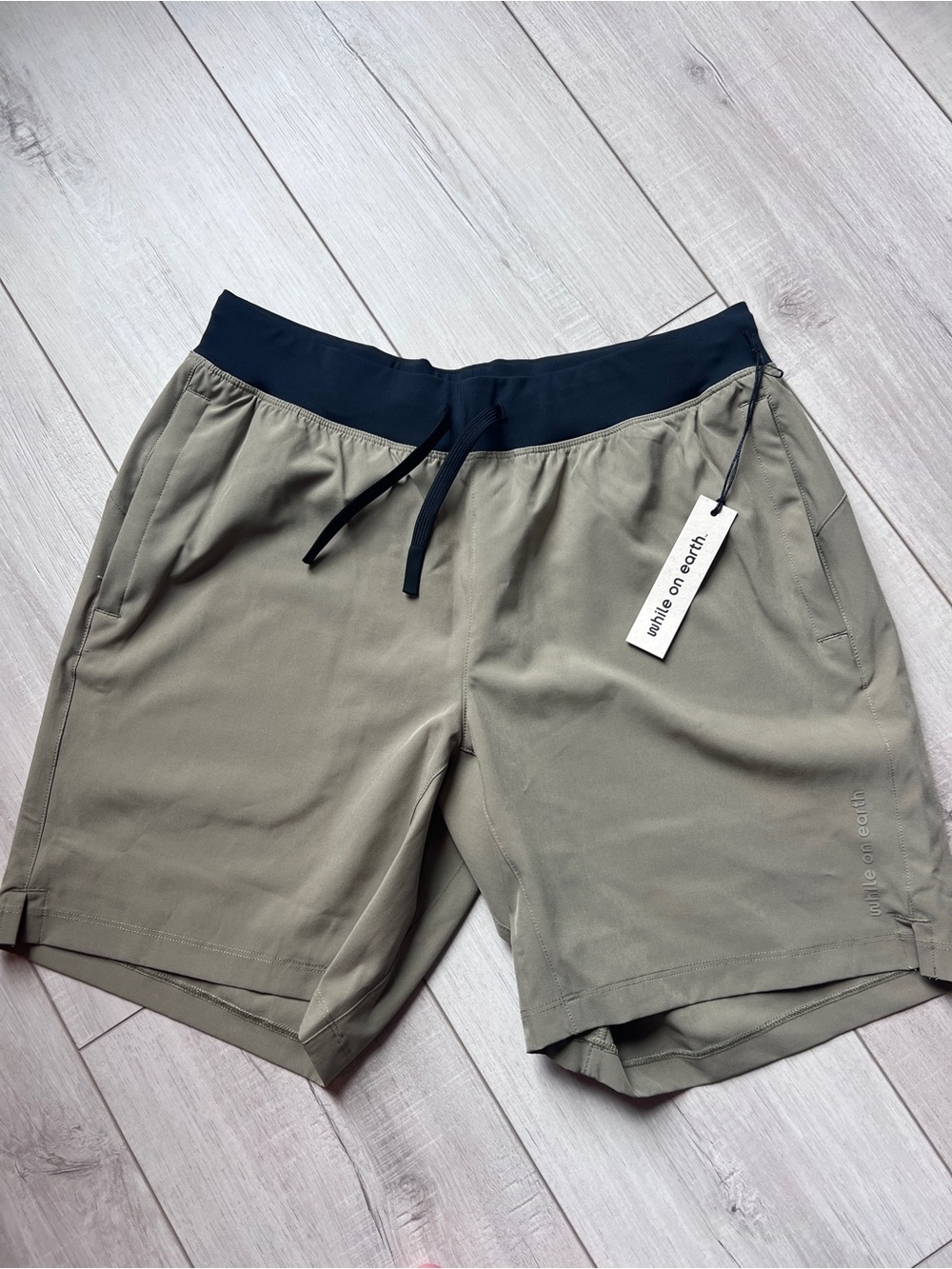 While on Earth Origin 7” Performance Shorts Overland Men’s M NWT